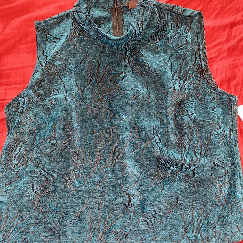 MARK. Brand dark green top